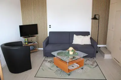 Ein Sitzbereich in der Unterkunft Ferienwohnung Nürburgblick