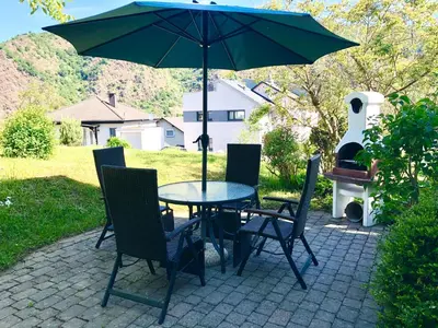 Ein Garten an der Unterkunft Am alten Apfelbaum - Fewo 1