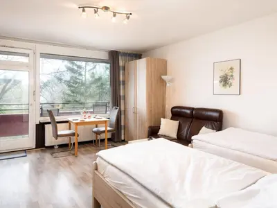 Ein Bett oder Betten in einem Zimmer der Unterkunft Apartment Flora - B306 by Interhome