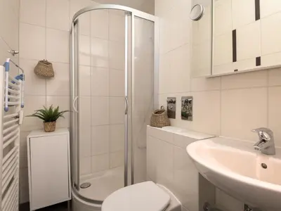 Ein Badezimmer in der Unterkunft Apartment Hygge - B410 by Interhome