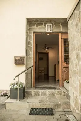 Eine Fassade oder ein Eingang zu Haus Helene