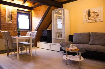 Ein Sitzbereich in der Unterkunft Hotel Westrich