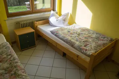 Ein Bett oder Betten in einem Zimmer der Unterkunft Zum Ehranger Wald 2a
