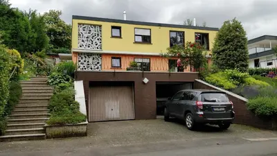 Das Gebäude in dem sich die Ferienwohnung befindet