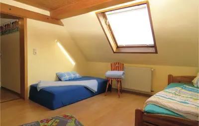Ein Bett oder Betten in einem Zimmer der Unterkunft Cozy Apartment In Meisburg With Wifi