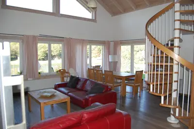 Ein Sitzbereich in der Unterkunft Traumhaus am See