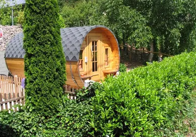Ein Garten an der Unterkunft Weingut Schumacher - mit privatem Saunabereich