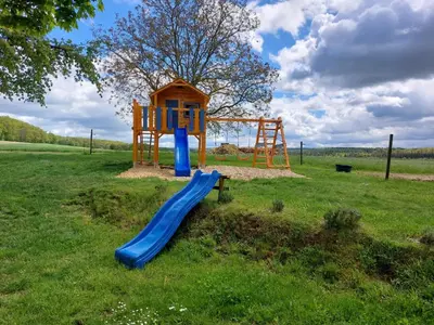 Ein Kinderspielbereich in der Unterkunft Ferienwohnung Sehnental