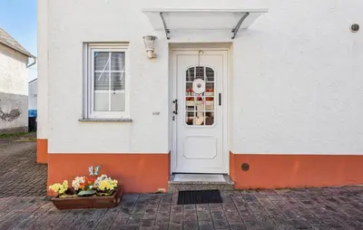Das Gebäude in dem sich das Ferienhaus befindet