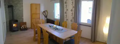 Ein Sitzbereich in der Unterkunft Ferienwohnung Kylltal