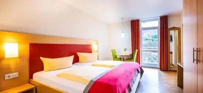 Ein Bett oder Betten in einem Zimmer der Unterkunft Schroeders Stadtwaldhotel