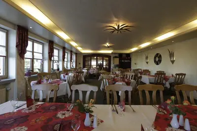 Ein Restaurant oder anderes Speiselokal in der Unterkunft Haus Waldesruh