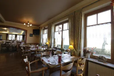 Ein Restaurant oder anderes Speiselokal in der Unterkunft Haus Waldesruh