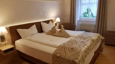 Ein Bett oder Betten in einem Zimmer der Unterkunft Hotel Zum Anker-THULLs Restaurant