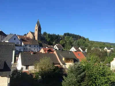 Ein allgemeiner Bergblick oder ein Berglick von der Ferienwohnung aus