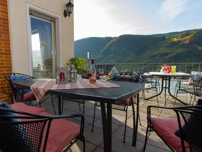 Ein allgemeiner Bergblick oder ein Berglick von des Bed & Breakfasts aus