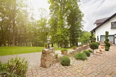 Ein Garten an der Unterkunft Landhotel Lembergblick