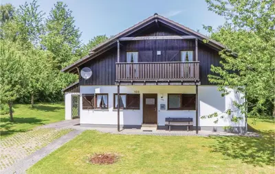 Das Gebäude in dem sich das Ferienhaus befindet
