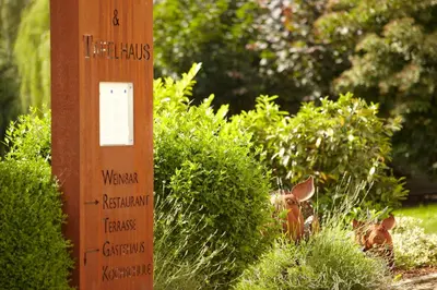 Ein Garten an der Unterkunft Wein- & Tafelhaus