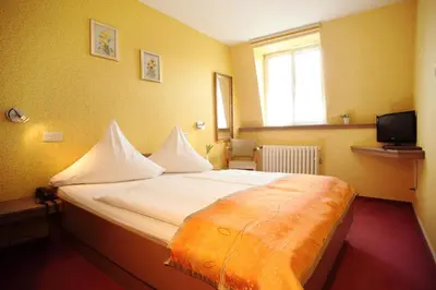 Ein Bett oder Betten in einem Zimmer der Unterkunft Astoria Hotel
