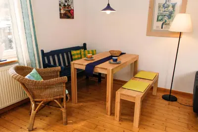 Ein Sitzbereich in der Unterkunft Ferienwohnung Weis