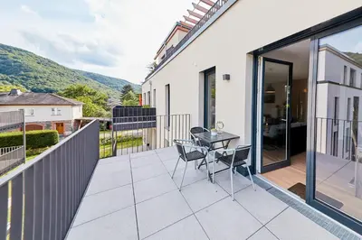 Ein allgemeiner Bergblick oder ein Berglick von der Ferienwohnung aus