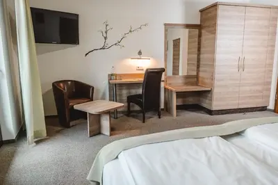 Ein Bett oder Betten in einem Zimmer der Unterkunft Hotel Lellmann