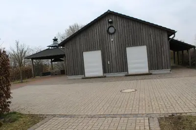 Das Gebäude in dem sich das Ferienhaus befindet