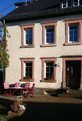 Das Gebäude in dem sich die Ferienwohnung befindet