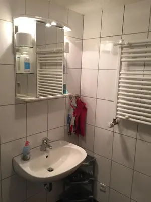 Ein Badezimmer in der Unterkunft FEWO Schmandin Laacher See