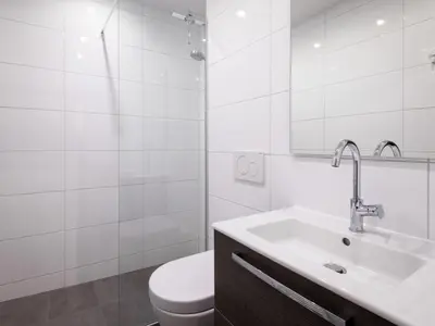 Ein Badezimmer in der Unterkunft Apartment Burgblick - A1110 by Interhome