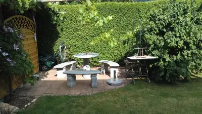 Ein Garten an der Unterkunft Ferienwohnung Tetzlaff