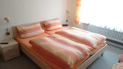 Ein Bett oder Betten in einem Zimmer der Unterkunft Gästehaus Kiesgen-Mendgen