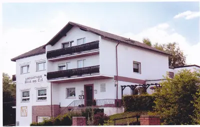 Das Gebäude in dem sich die Pension befindet