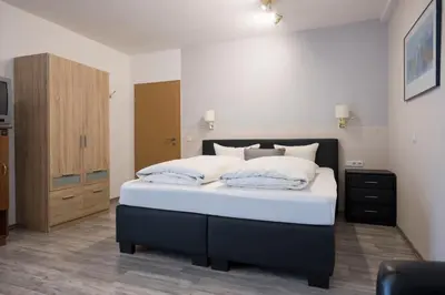 Ein Bett oder Betten in einem Zimmer der Unterkunft Landgasthaus Blick ins Tal