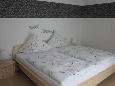 Ein Bett oder Betten in einem Zimmer der Unterkunft Ferienwohnung Maria