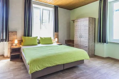 Ein Bett oder Betten in einem Zimmer der Unterkunft Altes Schulhaus