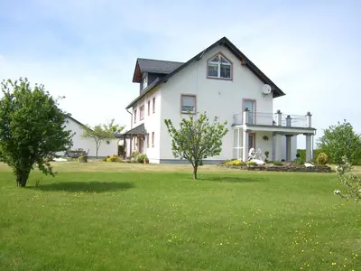 Ein Garten an der Unterkunft Pension Kölzer
