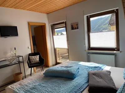 Ein Bett oder Betten in einem Zimmer der Unterkunft Weingut-Gästehaus Karl Otto Nalbach
