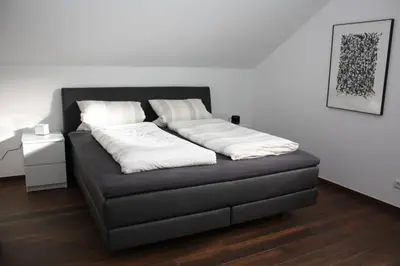 Ein Bett oder Betten in einem Zimmer der Unterkunft Moderne Ferienwohnung 