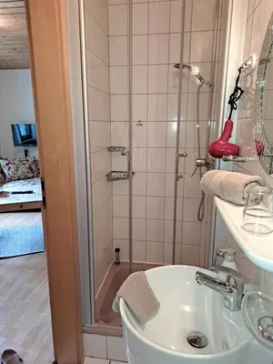Ein Badezimmer in der Unterkunft Haus Grünewald
