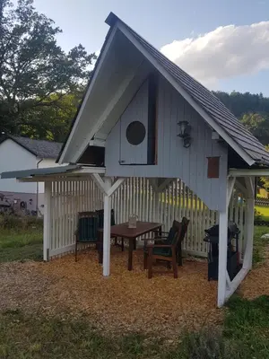 Das Gebäude in dem sich die Ferienwohnung befindet