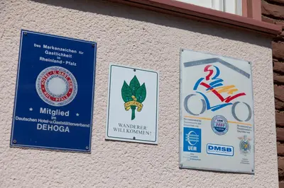 Ein Zertifikat, Auszeichnung, Logo oder anderes Dokument, das in der Unterkunft Hotel-Restaurant Birgeler Hof ausgestellt ist