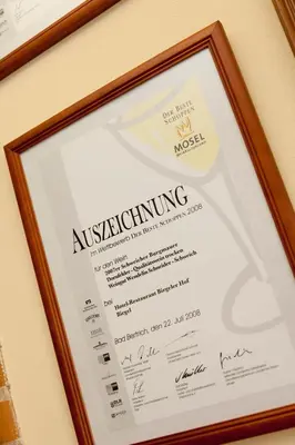 Ein Zertifikat, Auszeichnung, Logo oder anderes Dokument, das in der Unterkunft Hotel-Restaurant Birgeler Hof ausgestellt ist