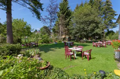 Ein Garten an der Unterkunft Hotel-Restaurant Birgeler Hof