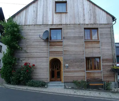 Das Gebäude in dem sich die Ferienwohnung befindet