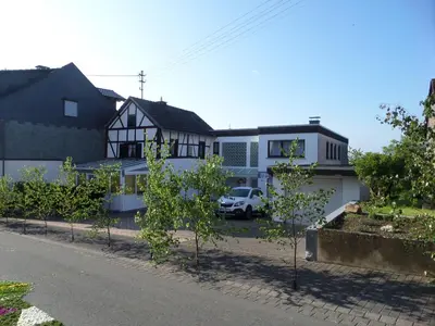Das Gebäude in dem sich die Ferienwohnung befindet