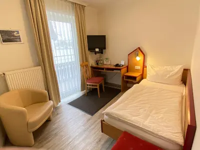 Ein Bett oder Betten in einem Zimmer der Unterkunft Hotel garni Am Brunnenplatz