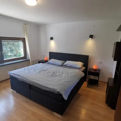 Ein Bett oder Betten in einem Zimmer der Unterkunft Ferienwohnung Morbach