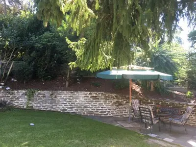 Ein Garten an der Unterkunft Ferienwohnung Mosel